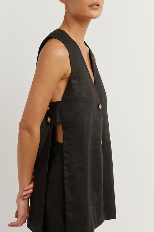 Quirra | Sleeveless Buttoned Set